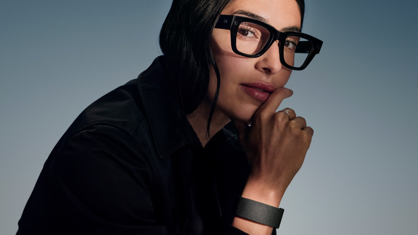 Meta Ray-Ban Displayを装着した人物